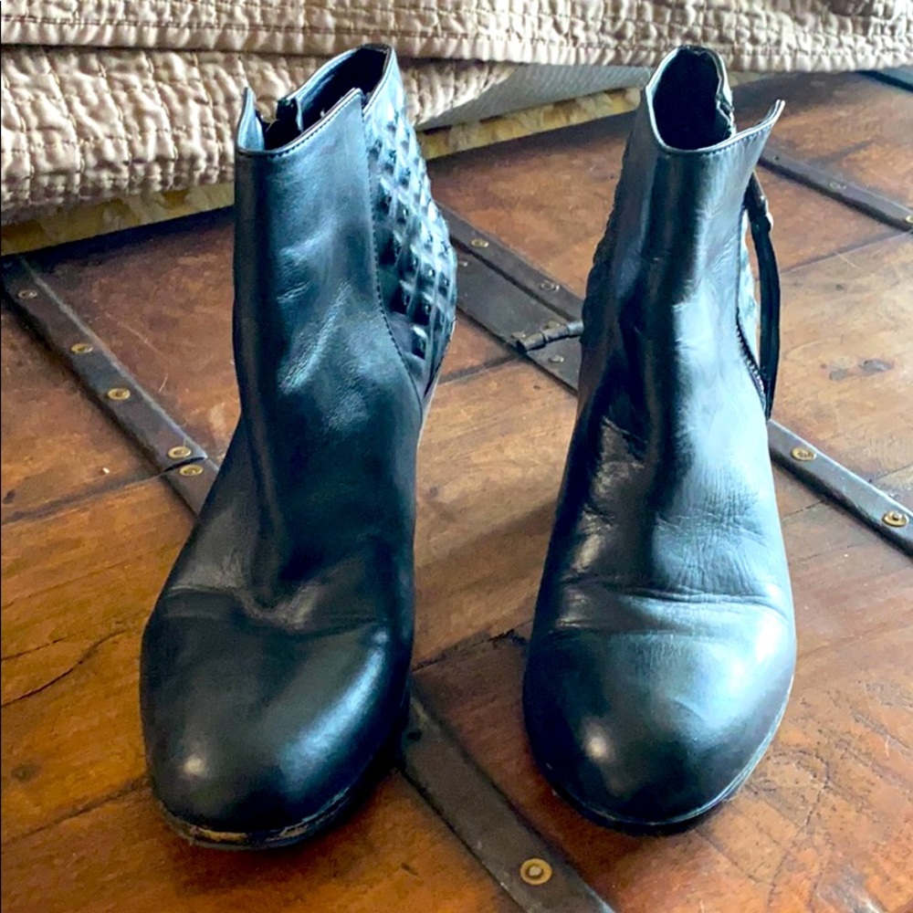 Sam Edelman black booties. - Picture 2 of 6